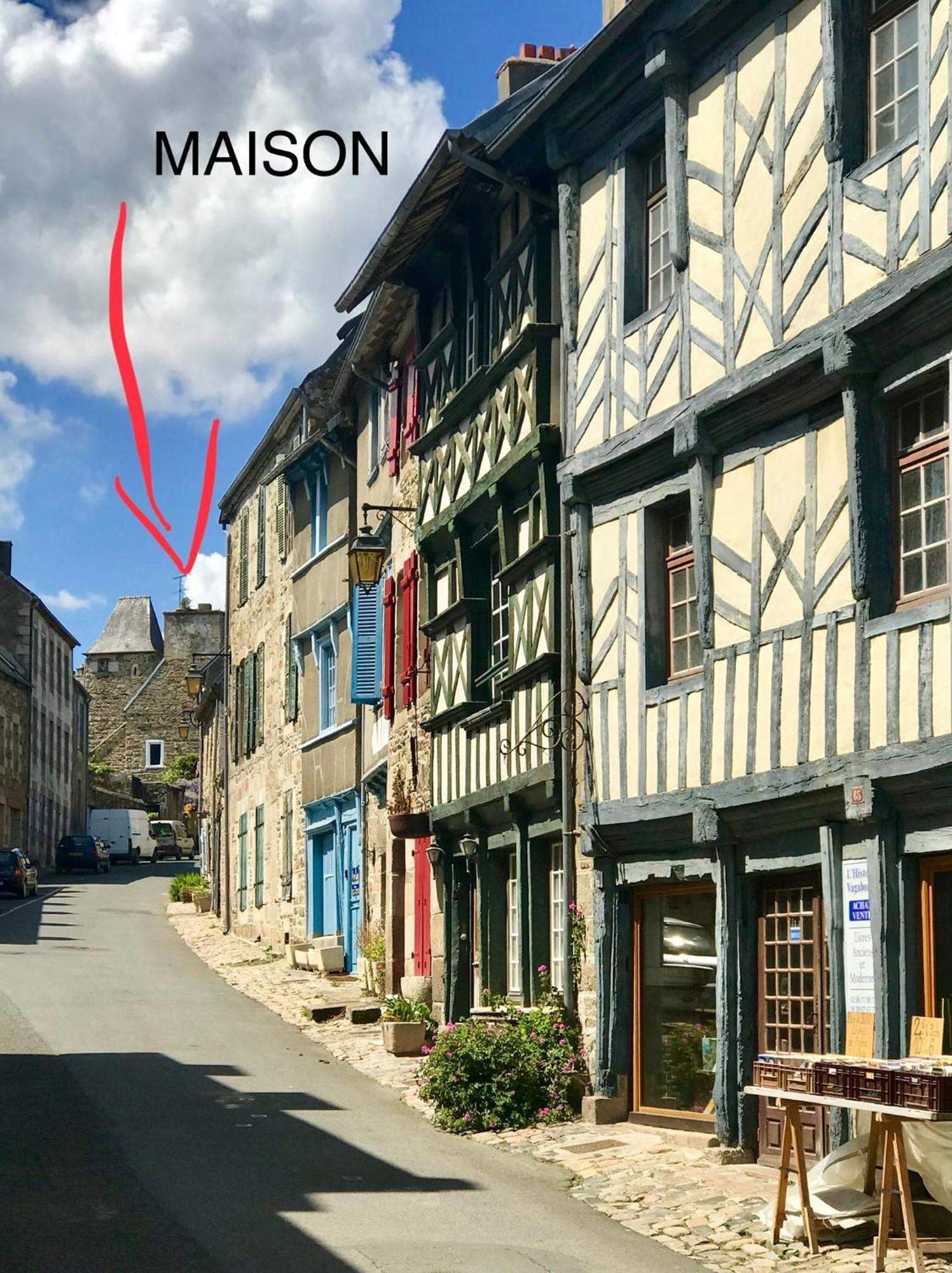 Appartement De 1634 Avec Balcon Au Sud Sur Jardin En Plein Coeur Historique Tréguier Dış mekan fotoğraf
